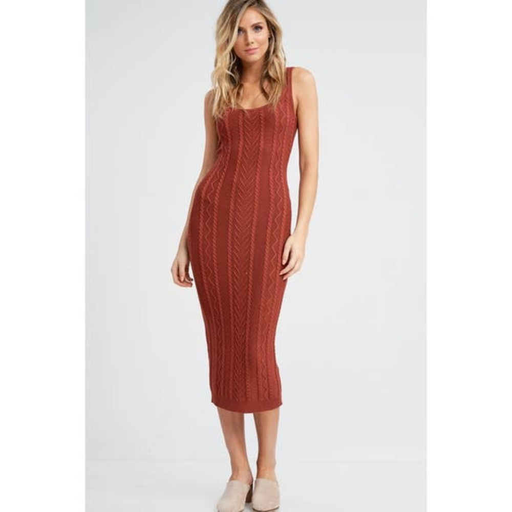 SLEEVELESS CABLE KNIT SWEATER MIDI DRESS
